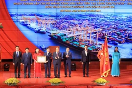Le PM participe à la cérémonie marquant la Journée des ouvriers du port de Hai Phong