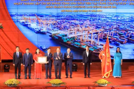 Le PM participe à la cérémonie marquant la Journée des ouvriers du port de Hai Phong