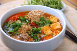 Le Figaro présente la street food vietnamienne avec « huit merveilles à déguster à Hanoï »