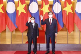 Le président de l’Assemblée nationale rencontre le PM du Laos