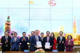 Hô Chi Minh-Ville et Vietnam Airlines signent un programme de coopération