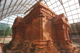 Phu Diên, une ancienne tour Cham sous les dunes