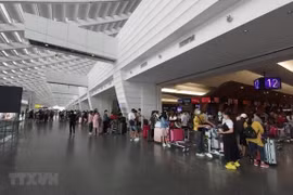 COVID-19 : plus de 240 Vietnamiens rapatriés de Malaisie