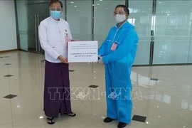 COVID-19: le Vietnam présente des fournitures médicales au Myanmar 