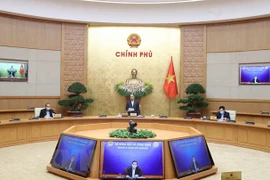 Le PM Nguyen Xuan Phuc: conjuguer d’efforts pour éviter la chute de l'économie nationale