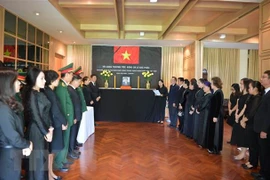 Le dernier hommage à l’ancien SG du Parti Le Kha Phieu à l’étranger