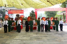 Tay Ninh : inhumation des restes de 149 soldats volontaires vietnamiens tombés au Cambodge