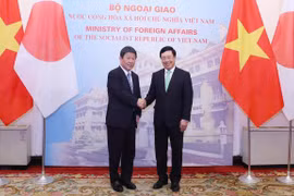 Entretien entre les ministres vietnamien et japonais des AE