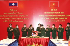 Défense : le Vietnam et le Laos signent un plan de coopération pour 2021
