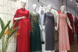 L’áo dài, l’emblème des femmes vietnamiennes 
