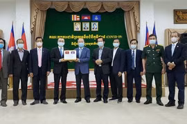 Le Cambodge remercie le Vietnam pour son soutien médical dans la lutte contre le COVID-19