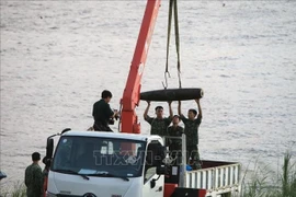 Une bombe datant de la guerre remontée dans le fleuve Rouge à Hanoi