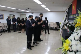 Cérémonies d’hommage à Lê Kha Phiêu à l’étranger