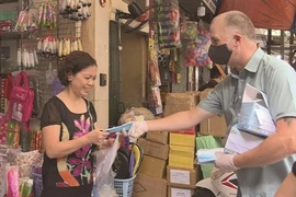 Anti-COVID-19 : les étrangers contribuent