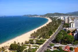 Chercher des moyens de promouvoir le tourisme à Khanh Hoa