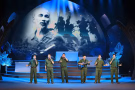 Un programme artistique spécial marque l'anniversaire du président Ho Chi Minh