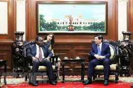 Ho Chi Minh-Ville prête à renforcer ses relations avec l'Angola et l'Arménie
