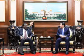 Ho Chi Minh-Ville prête à renforcer ses relations avec l'Angola et l'Arménie