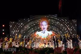 Un pont télévisé célèbre le 130e anniversaire du Président Hô Chi Minh