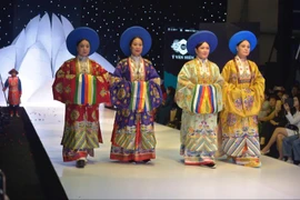 Les costumes à l’ancienne, le fil reliant le passé au présent
