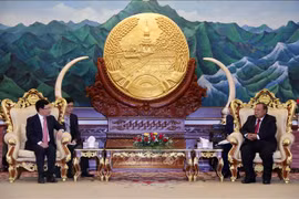 Le vice-PM Pham Binh Minh rencontre les dirigeants du Laos