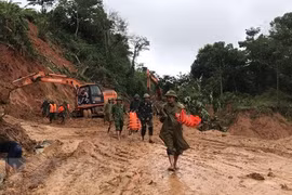 Quang Tri: trois soldats retrouvés morts, 19 disparus dans un glissement de terrain