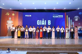 Les lauréats des prix de presse de l'Agence vietnamienne d’Information à l’honneur