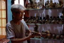 L’artisan qui perpétue l’héritage de la fabrication de figurines d’argile