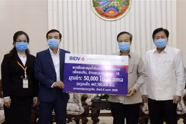 Coronavirus: des entreprises vietnamiennes viennent en aide au Laos