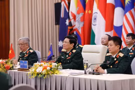 ADMM et ADMM + : le ministre singapourien de la Défense salue l’organisation réussie par le Vietnam