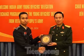 De jeunes officiers vietnamiens et indiens renforcent l'échange des expériences