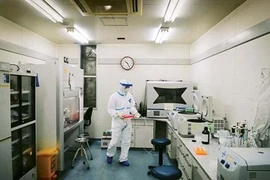 Ho Chi Minh-Ville : trois hôpitaux autorisés à effectuer des tests de dépistage du coronavirus