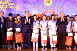 Des dirigeants offrent des cadeaux à des familles démunies à Ha Giang et Phu Tho