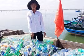 Un jeune pêcheur lutte contre la pollution marine
