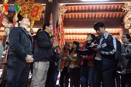 Le groupe Dinh làng Viêt promeut le patrimoine vietnamien