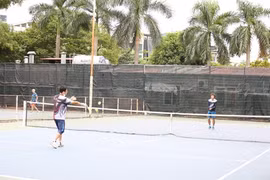 Une centaine de tennismen amateurs regroupés à Hanoï