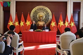 Le leader du PCV se rend à l'ambassade du Vietnam à Pékin 
