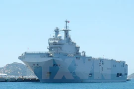 Des navires de la Marine française visitent Hô Chi Minh-Ville