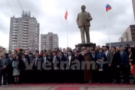 Inauguration de la statue du Président Ho Chi Minh dans la ville d'Oulianov en Russie 