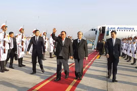 Bounnhang Vorachith est arrivé à Hanoï, entamant sa visite officielle d'amitié au Vietnam