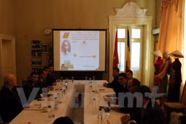 Colloque et exposition photographique sur le Président Ho Chi Minh en Roumanie