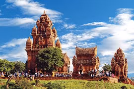 Une délégation de Famtrip explore le tourisme à Binh Thuân