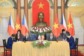 Le président tchèque termine sa visite d’Etat au Vietnam