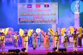 Resserrer l’amitié et la solidarité entre le Vietnam, le Laos et le Cambodge