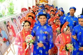 Hô Chi Minh-Ville : un mariage collectif le jour de la Fête nationale