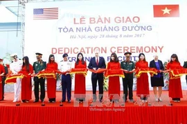 Aides américaines pour le Centre de maintien de la paix du Vietnam