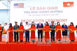 Aides américaines pour le Centre de maintien de la paix du Vietnam