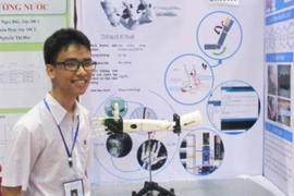 Un élève vietnamien fabrique avec succès un « bras robotisé pour les personnes handicapées»