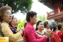 Une délégation de Viet kieu en Thaïlande en visite au Vietnam