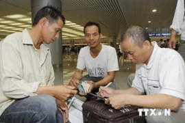 Des lignes rouges disponibles 24h/24 pour les Vietnamiens au Qatar